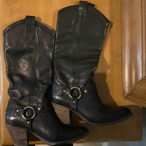 FRYE women’s size 8, black with silver metal attached harness boots.